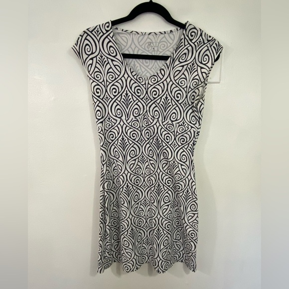 Title nine Dresses & Skirts - Title Nine Women’s Dress Athletic XS White Black Print Outdoors Golf Tennis